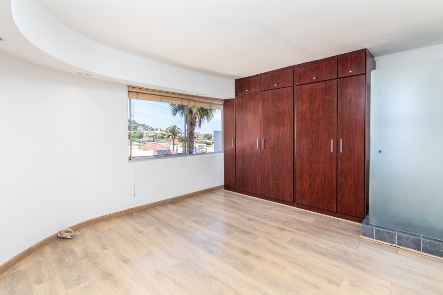 2 Bedroom Property for Sale in Sea Point Western Cape